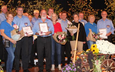 Männerchor Heimenkirch ehrt verdiente Sänger beim Weinfest